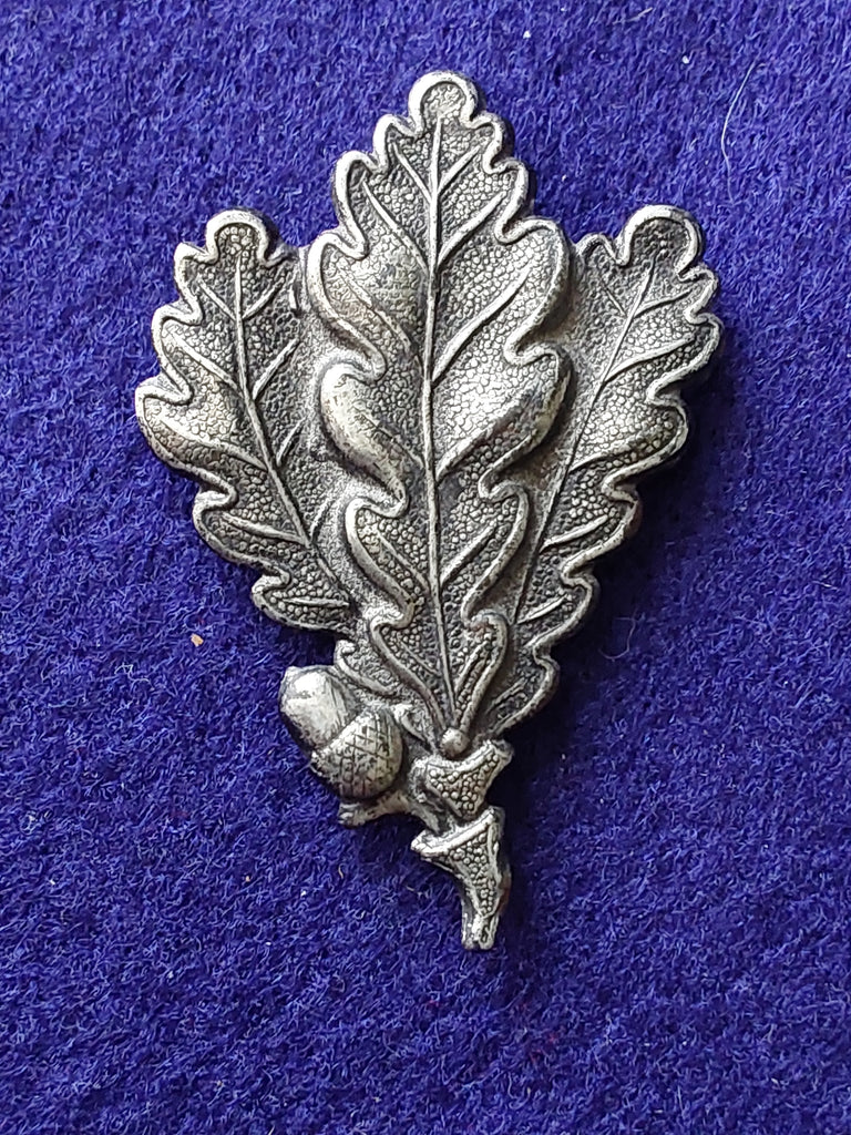 Original WW2 German Jager oakleaf insignia alloy cap badge